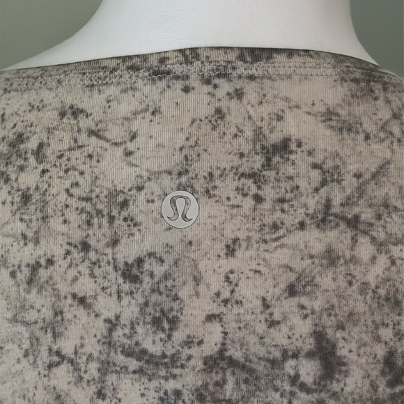 Lululemon Back In Action Tee *Vitasea Size 2 in Cirrus Wash Opal - Picture 6 of 10